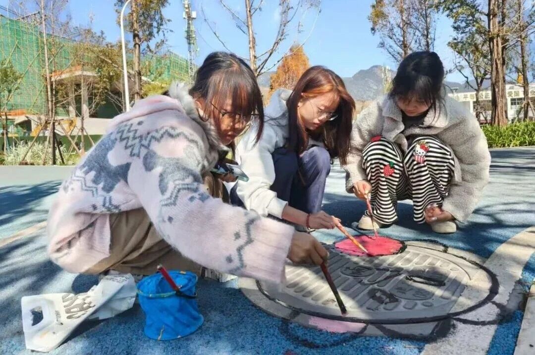 活力丽师 | 井盖变“景”盖 共绘文明校园风景线